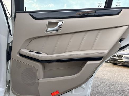 Used 2014 Mercedes-Benz E 550 4MATIC Sedan image 30