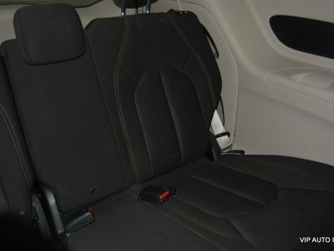 Used 2017 Chrysler Pacifica Touring image 27