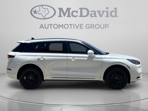 Used 2022 Lincoln Corsair Reserve w/ Equipment Group 201A FWD image 8