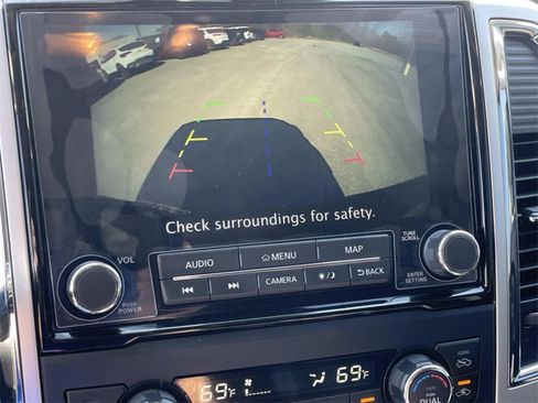 Used 2022 Nissan Titan SV w/ SV Convenience Package image 29