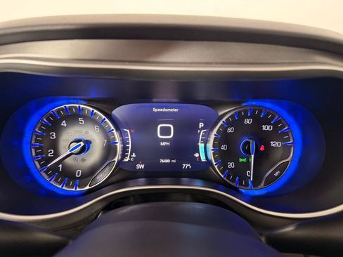 Used 2023 Chrysler Pacifica Touring-L FWD image 37