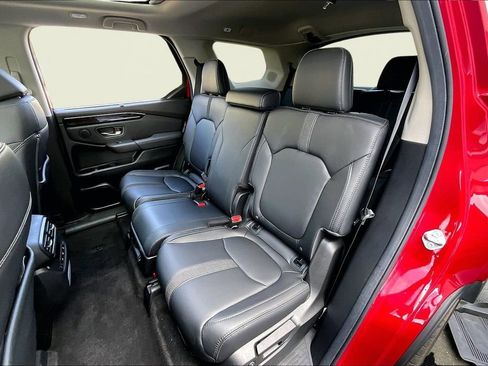 Used 2025 Honda Pilot Touring image 18