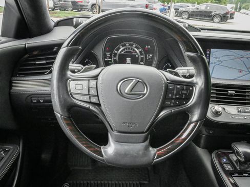 Used 2018 Lexus LS 500 w/ Luxury Package RWD image 18