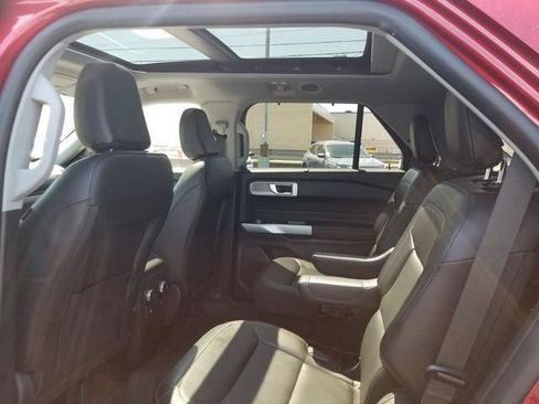 Used 2021 Ford Explorer Limited w/ Equipment Group 301A AWD/4WD image 17