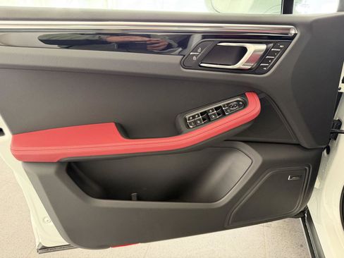 New 2026 Porsche Macan image 15