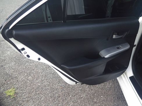 Used 2013 Toyota Camry SE FWD image 18
