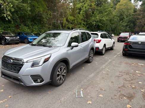 Used 2023 Subaru Forester Limited AWD/4WD image 4