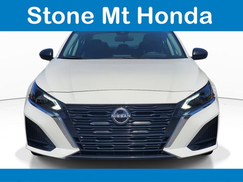 Used 2025 Nissan Altima 2.5 SV FWD image 2