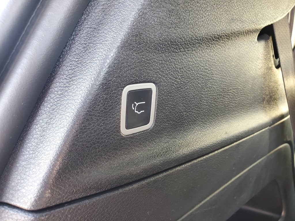 Used 2025 Chrysler Pacifica Limited FWD image 8