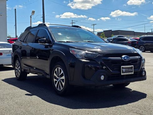 Used 2024 Subaru Outback Premium AWD/4WD image 4