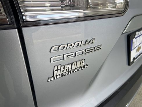 Used 2022 Toyota Corolla Cross L AWD/4WD image 26