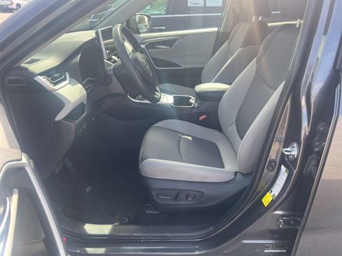 Used 2025 Toyota RAV4 XLE image 8