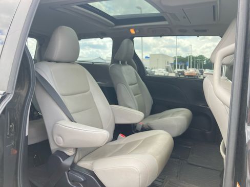 Used 2020 Toyota Sienna Limited Premium AWD/4WD image 30