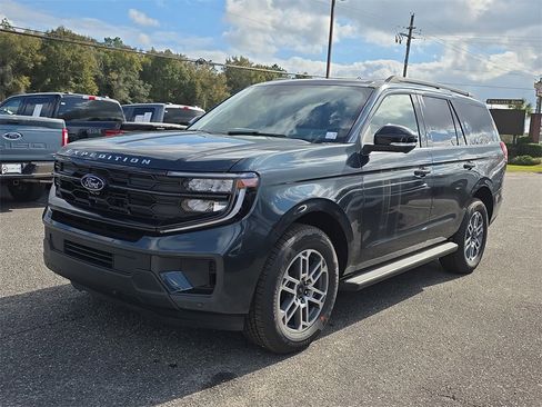 New 2025 Ford Expedition Active image 8