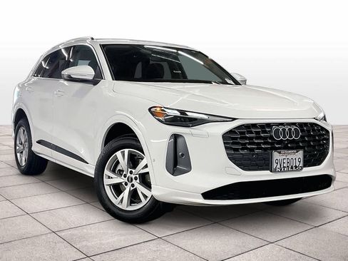 Certified 2025 Audi Q5 Premium AWD/4WD image 2