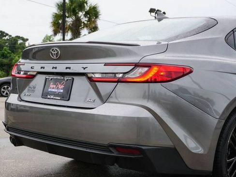 Used 2025 Toyota Camry SE FWD image 5