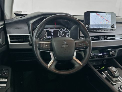 Used 2024 Mitsubishi Outlander SE image 18