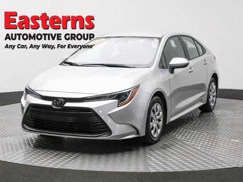 Used 2025 Toyota Corolla LE image 1