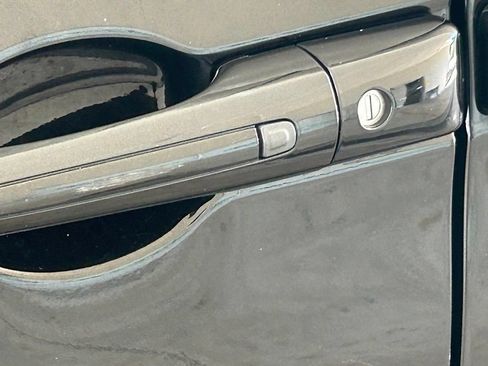 Used 2024 Chrysler Pacifica Touring-L FWD image 14