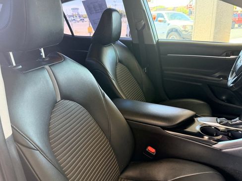 Used 2018 Toyota Camry SE FWD image 17