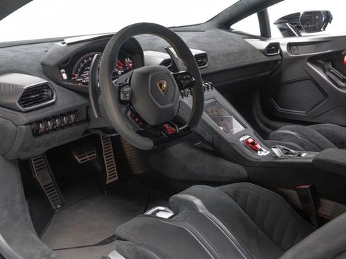 Used 2022 Lamborghini Huracan STO RWD image 3