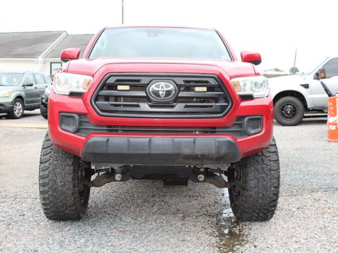Used 2019 Toyota Tacoma SR image 12