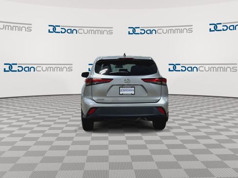 Used 2023 Toyota Highlander LE image 8