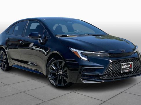 Used 2025 Toyota Corolla SE image 3