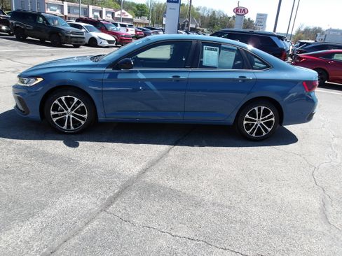 Used 2025 Volkswagen Jetta Sport image 4