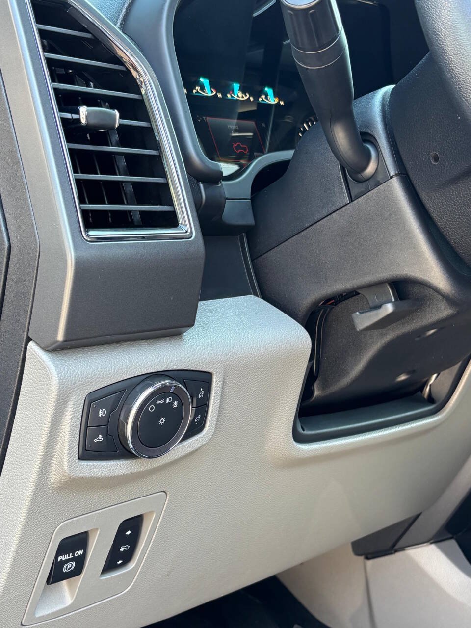 Used 2018 Ford F150 XLT w/ Equipment Group 302A Luxury AWD/4WD image 26