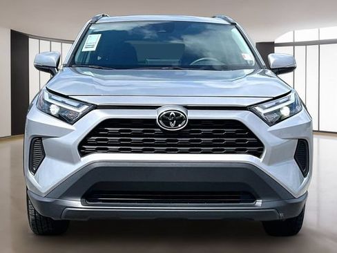 Used 2024 Toyota RAV4 XLE w/ Convenience Package FWD image 2