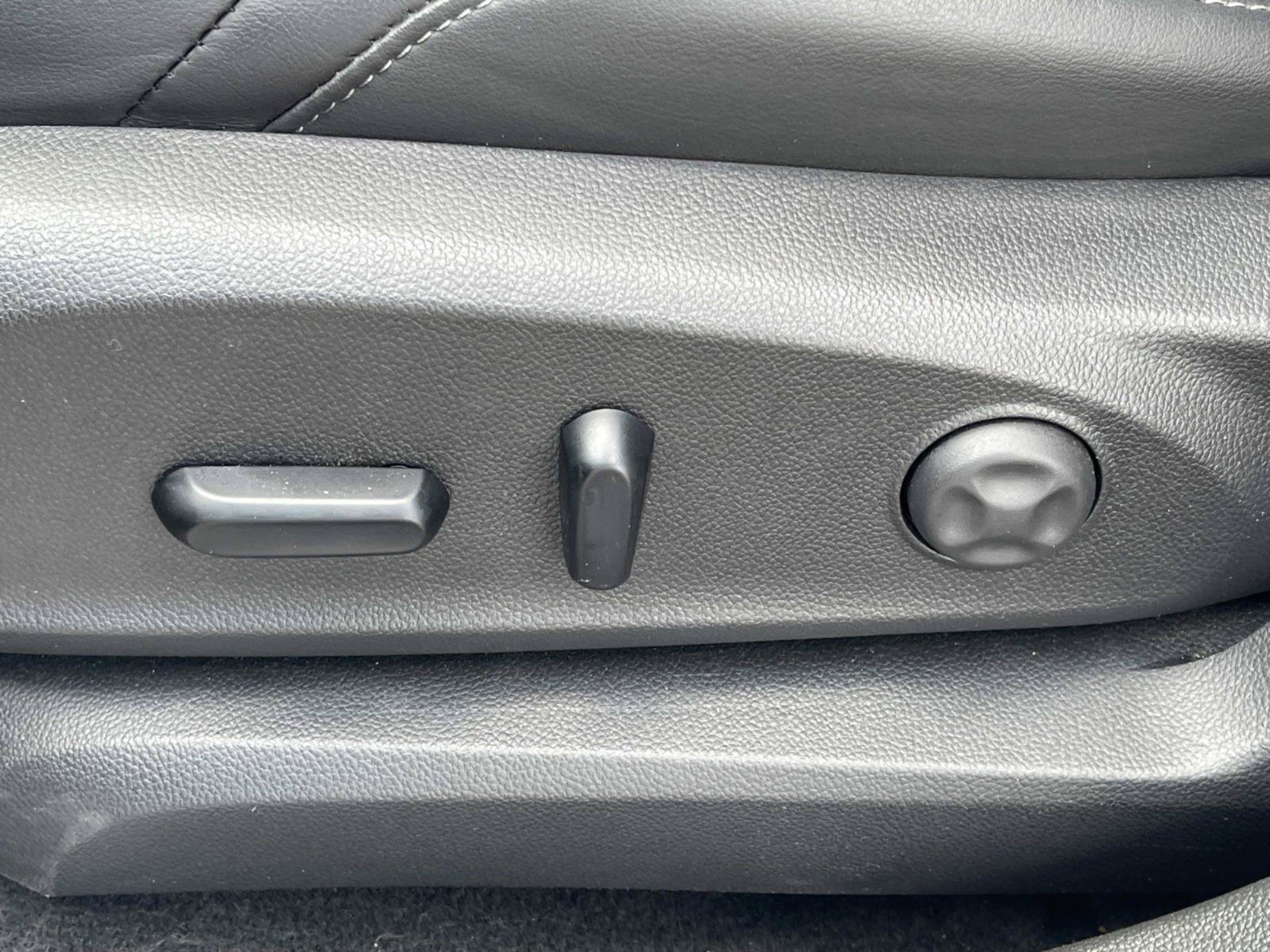 Used 2020 Buick Envision Essence FWD image 24