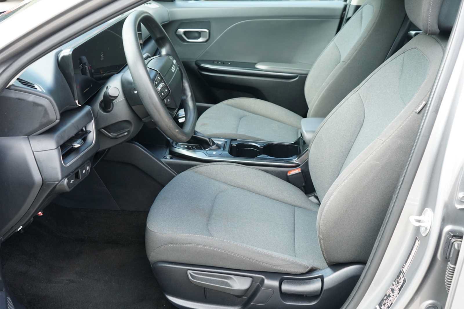 Used 2025 Kia K4 FWD image 8