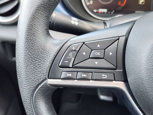 Used 2025 Nissan Versa SV FWD image 27
