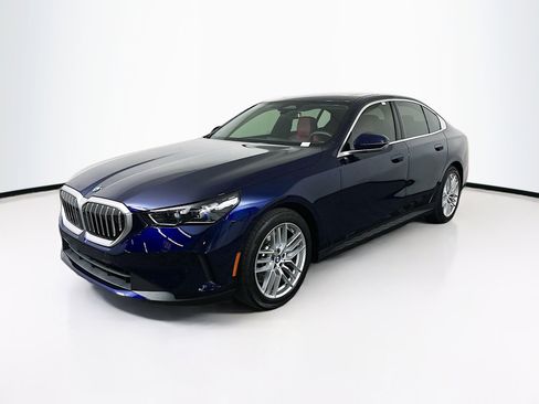Used 2024 BMW 530i w/ Premium Package image 3