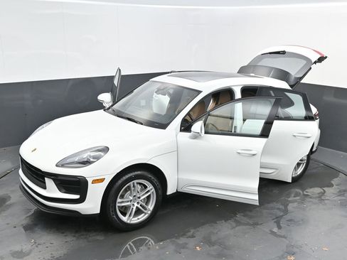 Used 2022 Porsche Macan image 48
