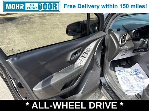 Used 2021 Chevrolet Trax LT AWD/4WD image 12
