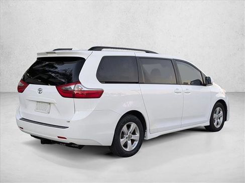 Used 2020 Toyota Sienna LE image 5