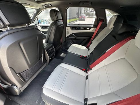 Certified 2026 Porsche Cayenne S AWD/4WD image 37