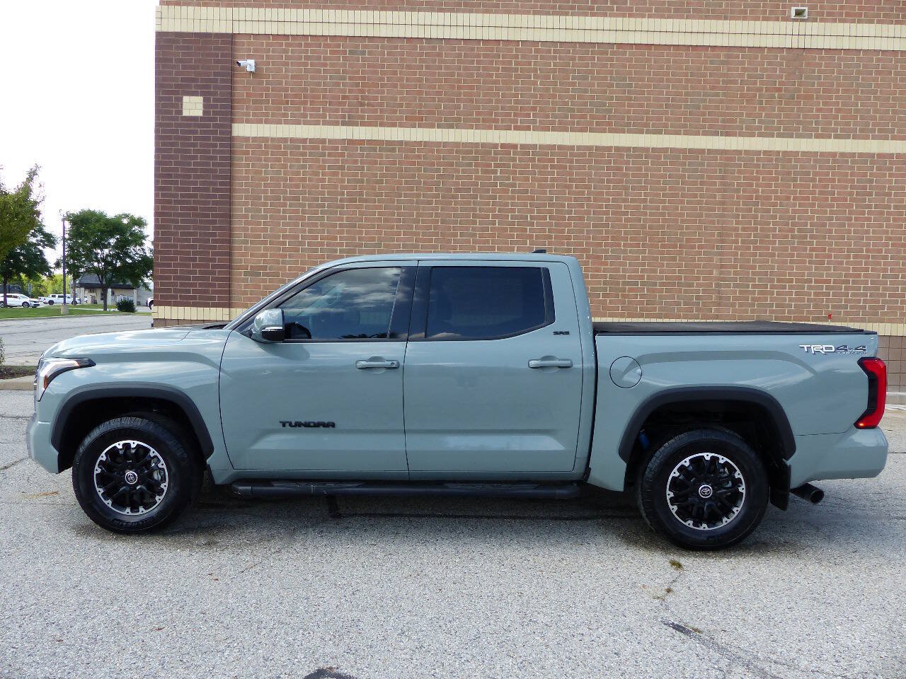Used 2022 Toyota Tundra SR5 AWD/4WD image 5
