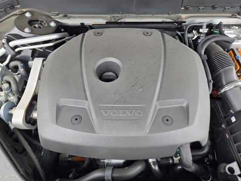 New 2025 Volvo XC90 T8 Core w/ Protection Package image 33