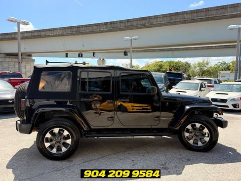 Used 2017 Jeep Wrangler Unlimited Rubicon w/ Connectivity Group AWD/4WD image 11