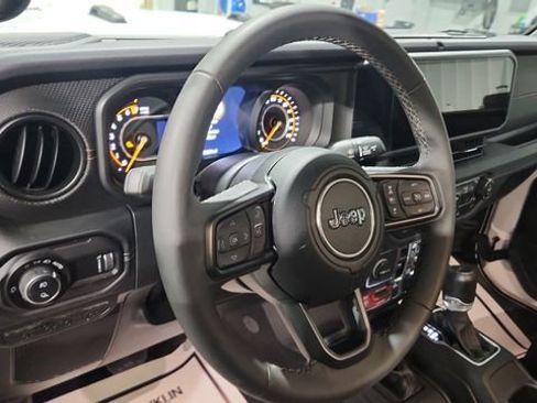 Used 2025 Jeep Gladiator Mojave image 18