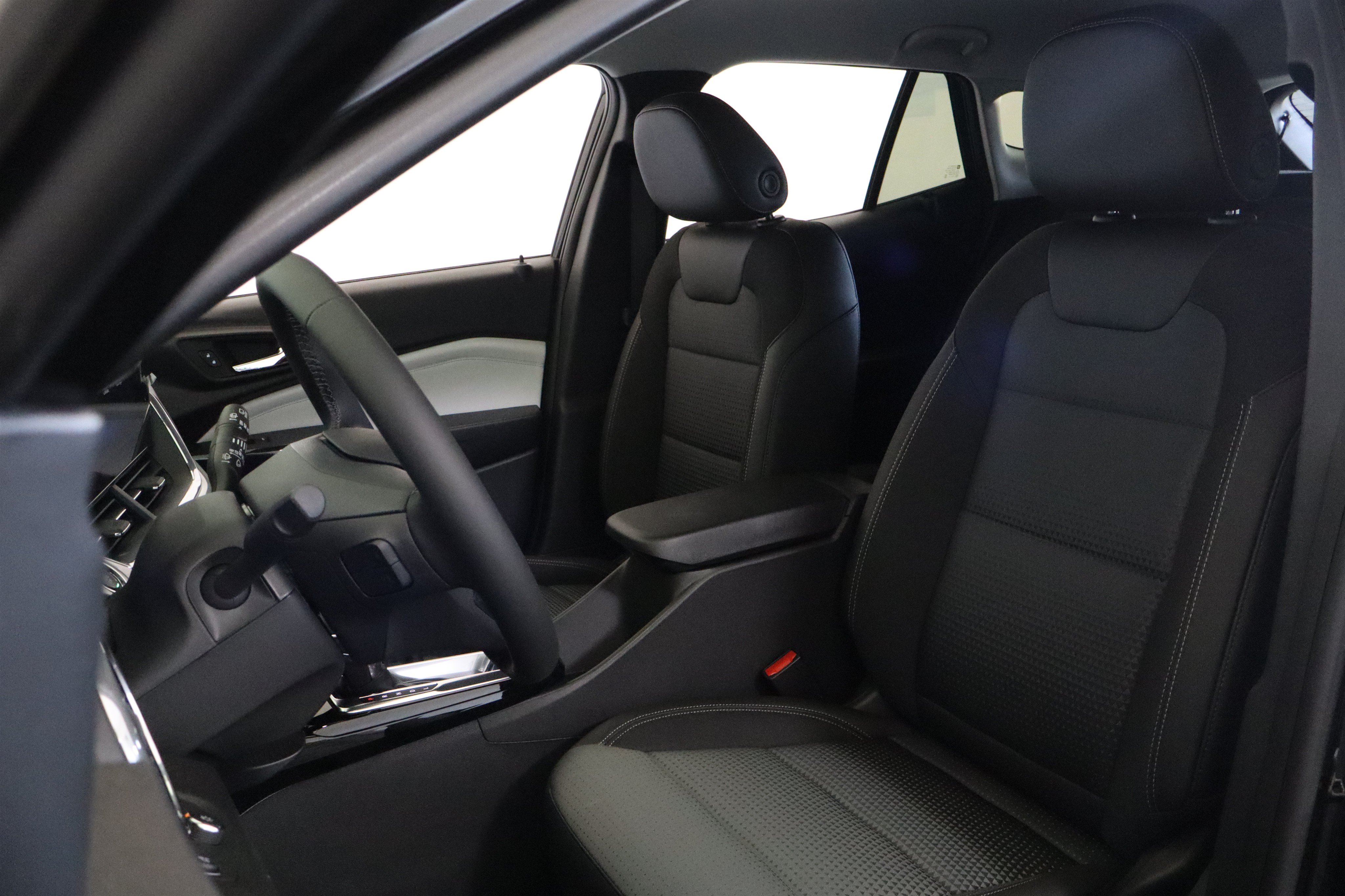 New 2026 Chevrolet Trax LT w/ Midnight Edition FWD image 23