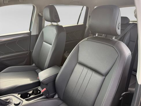 Used 2023 Volkswagen Tiguan SE AWD/4WD image 22