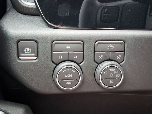 New 2026 Chevrolet Silverado 2500 ZR2 w/ LPO, Dark Essentials Package AWD/4WD image 15