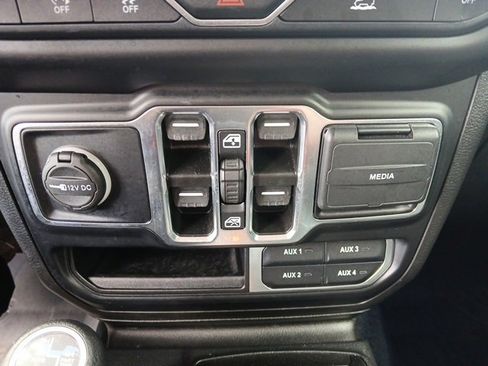 Certified 2022 Jeep Wrangler Unlimited Sahara w/ LED Lighting Group image 24