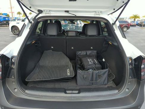 Certified 2025 Nissan Kicks SR FWD image 19