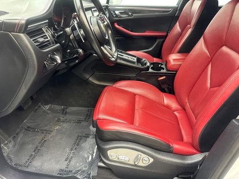 Used 2023 Porsche Macan AWD/4WD image 25