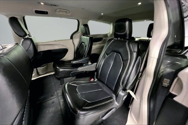 Used 2023 Chrysler Pacifica Touring-L FWD image 20
